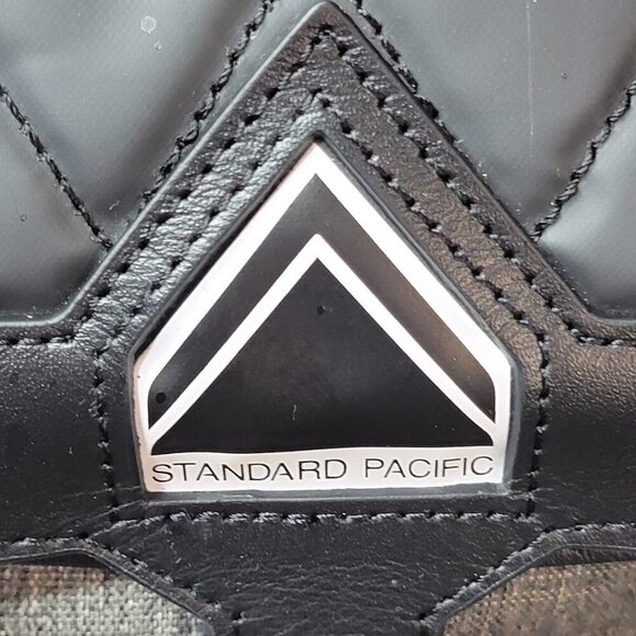 Standard Pacific Hanging Dopp Kit Toiletry Bag | Quilted Black & Gray | NWT - Picture 3 of 12